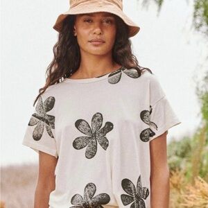 Daisy Stamp tee